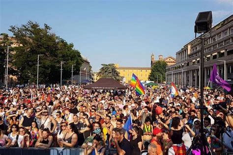 incontri gay reggio emilia bacheca|Contatti e Orari 